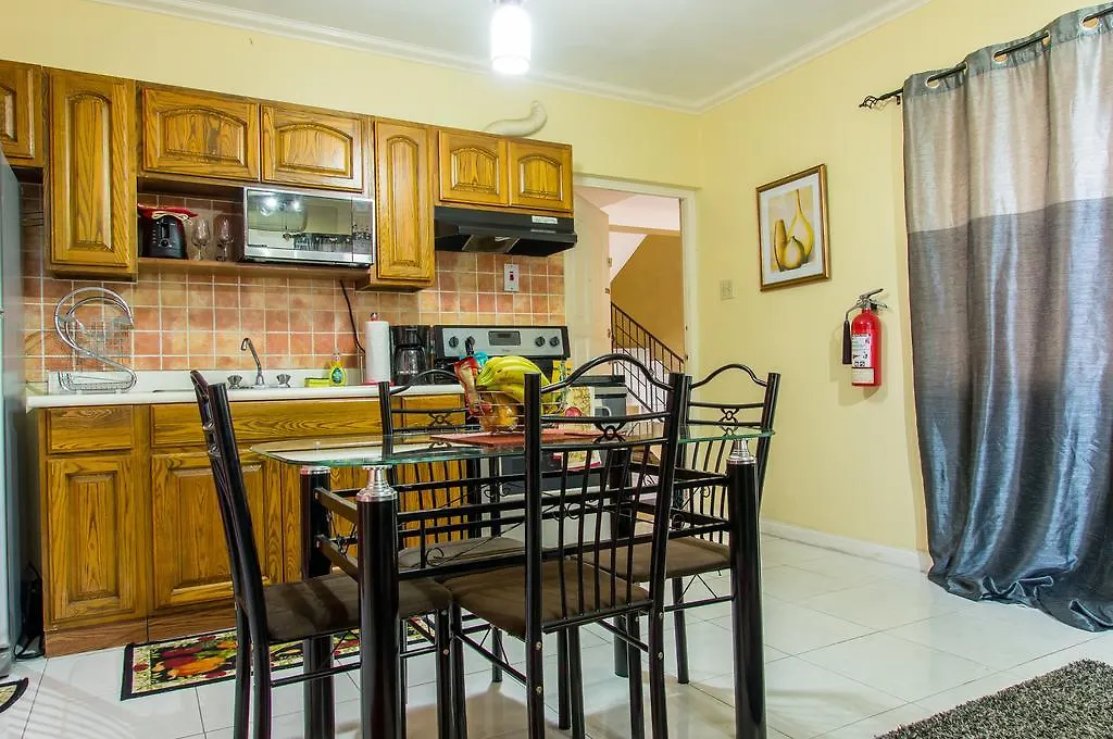 Elegant City Condo In New Kingston