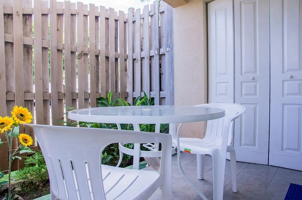 Elegant City Condo In New Kingston Apartament