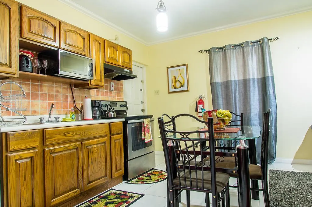 Elegant City Condo In New Kingston