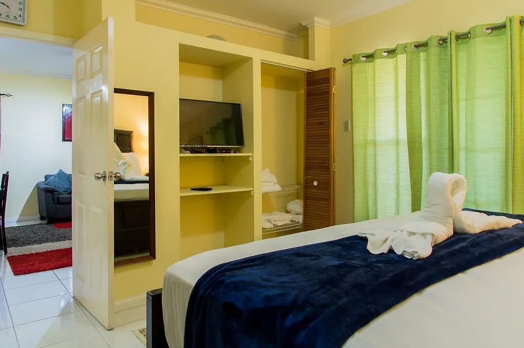 Apartment Elegant City Condo In New Kingston