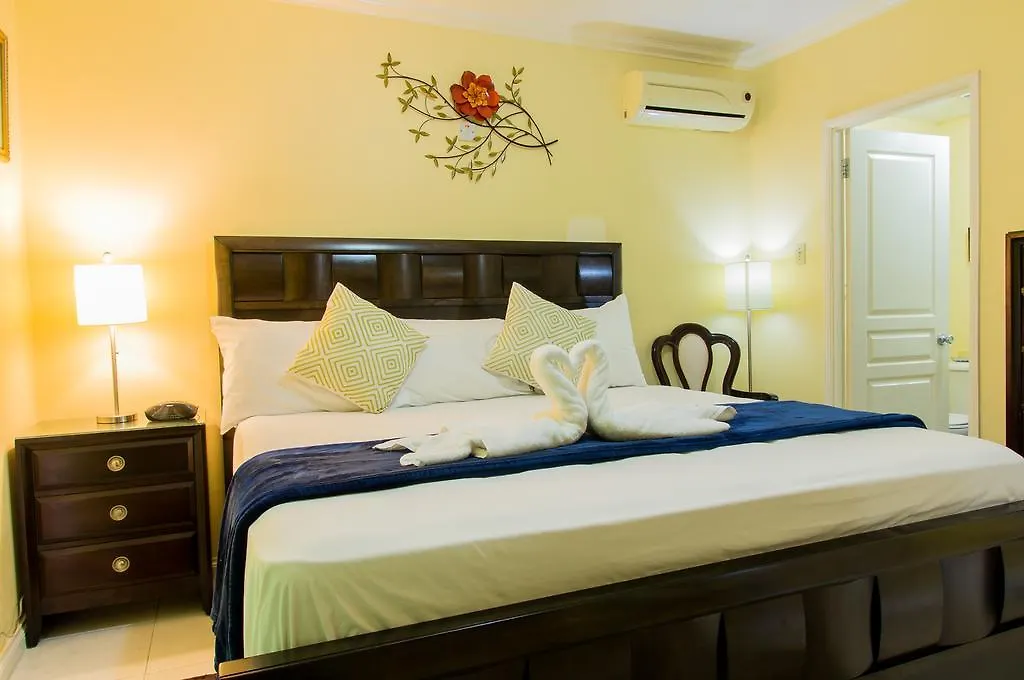 Elegant City Condo In New Kingston location